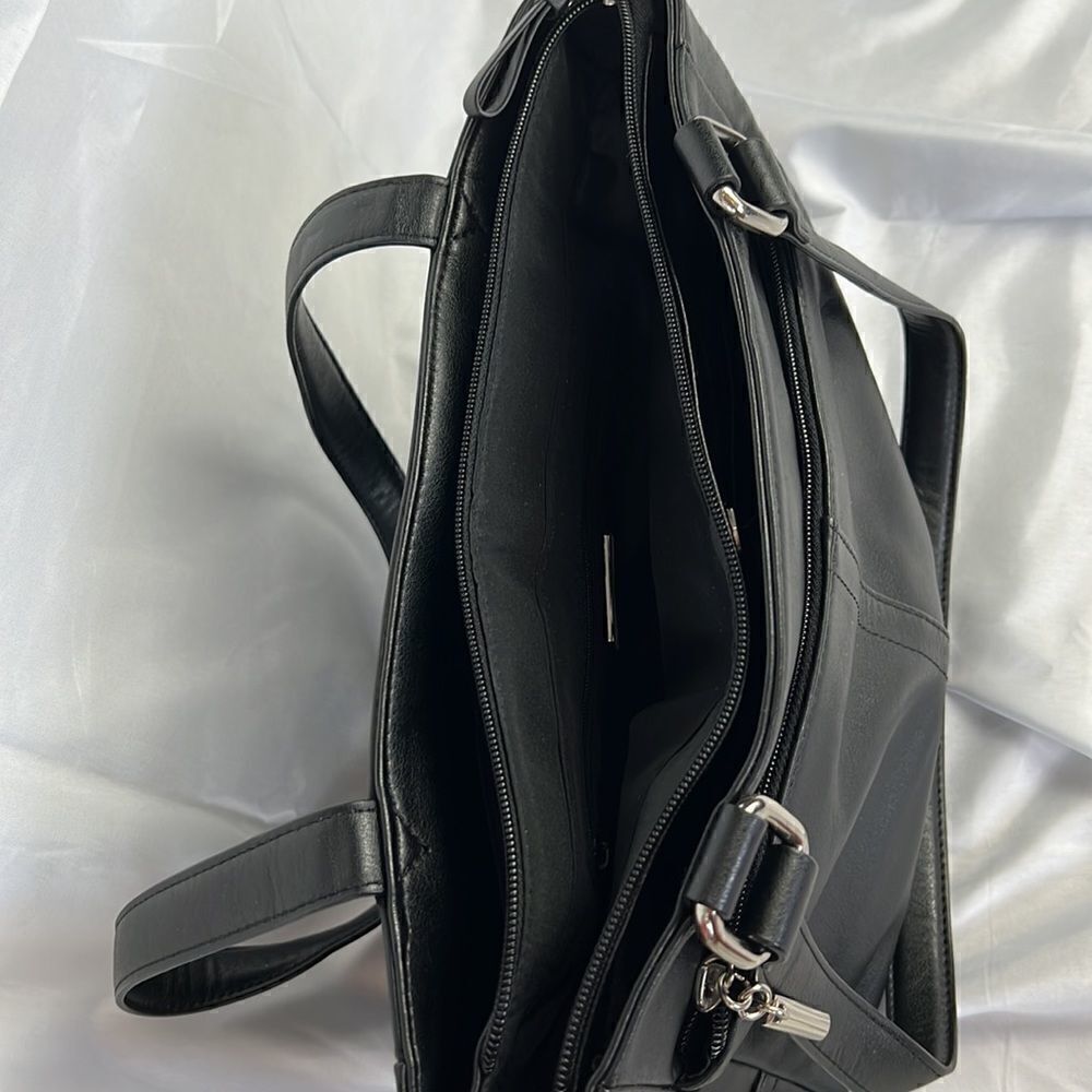 NWOT GIANIBERNINI leather black handbag - Picture 12 of 13